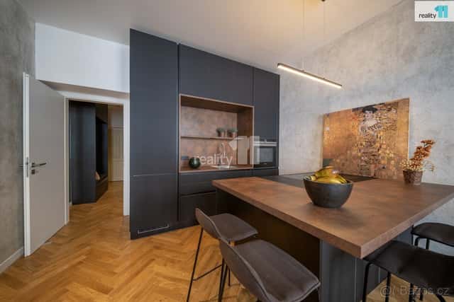 Výjimečný designový ve Vršovicích byt 3+kk s balkonem v blíz, Praha 10