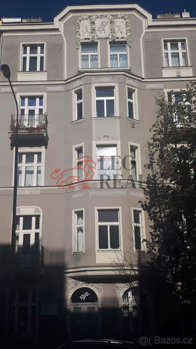 Pronájem kanceláře o velikosti 150 m2, Praha 10