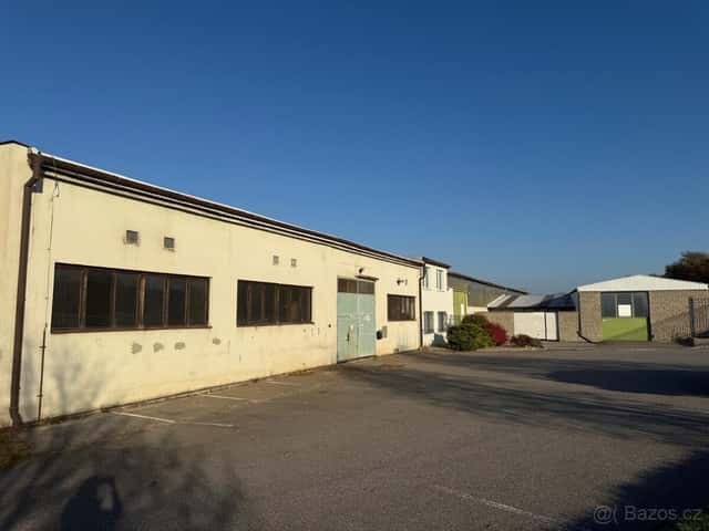 Prodám skladový areál o rozloze 4000m, okres Hodonín