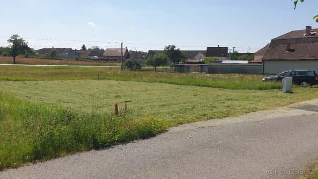 prodám menší stavební pozemek Horusice u Veselí n/Lužnicí, okres Tábor