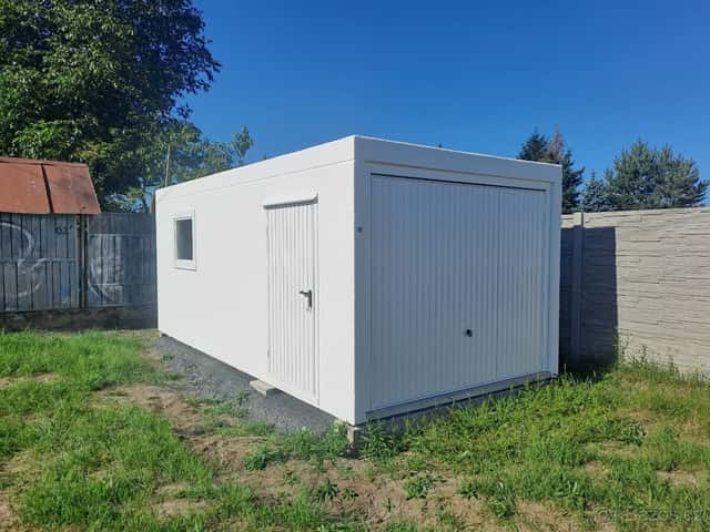 Betonová prefabrikovaná garáž, okres Děčín