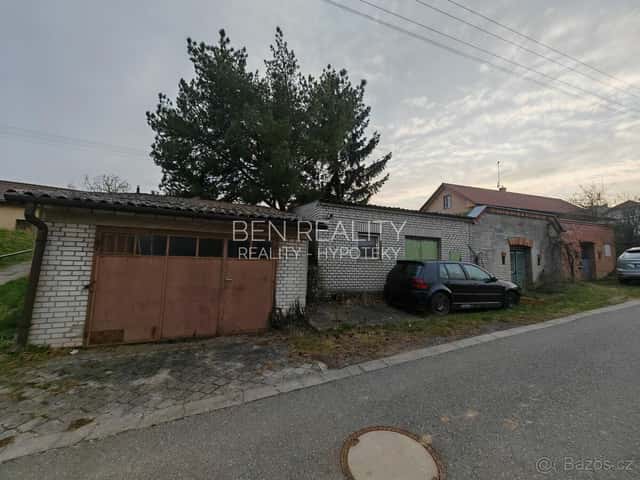 Prodej - vinné sklepy s garáží a pozemkem 360m2 Polešovice, okres Uherské Hradiště