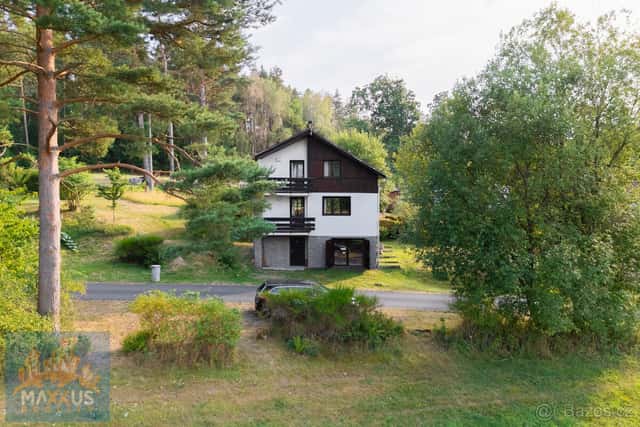 Prodej prostorné, dobře udržované chaty (105 m²) v nádherné, okres Strakonice