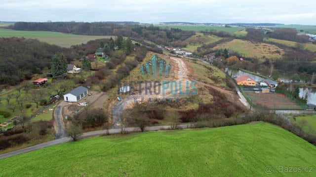 Prodej investičního pozemku 862 m² v malebné obci Hoštice u, okres Praha-východ