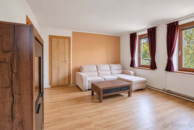 Zděný byt 3+1/4+1 s balkonem a vlastní zahradou, OV, Trutnov, okres Trutnov