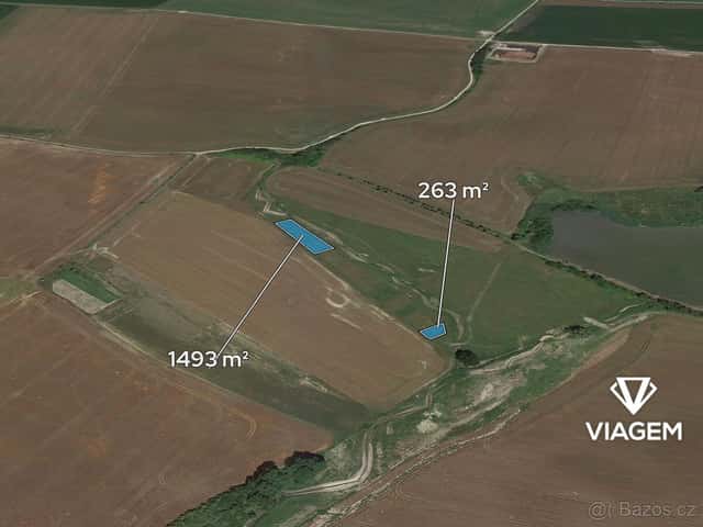 Pole 1 522 m², okres Hradec Králové