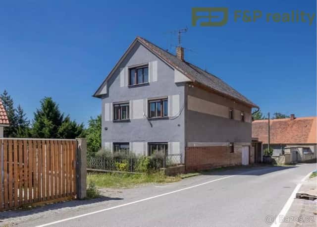 Dům se třemi bytovými jednotkami Strašice, okres Strakonice