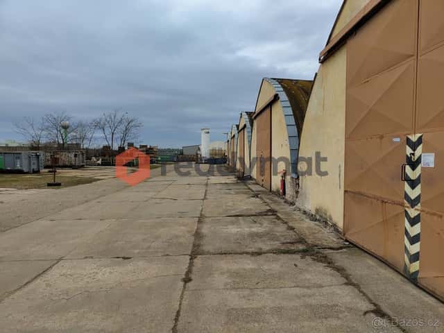 Pronájem skladové prostory 132 m2 v přízemí, Bzenec, okres Hodonín
