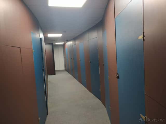 PRONAJĚM.SKLADY A KOJ.1M2-400M2.V CENTRU PLZENĚ.AMERICKA 56, okres Plzeň-město