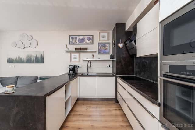 Prodej moderního bytu 3+kk, 72 m² se zahradou 56 m² a 2x par, okres České Budějovice