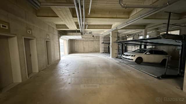 Prodej garážového stání (liftparker), 13 m², Na Zlaté Stoce, okres České Budějovice