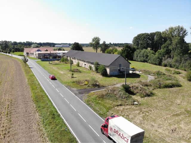 Pronájem zemědělského staveni u hl. sil. Nymburk-Sadska, okres Nymburk