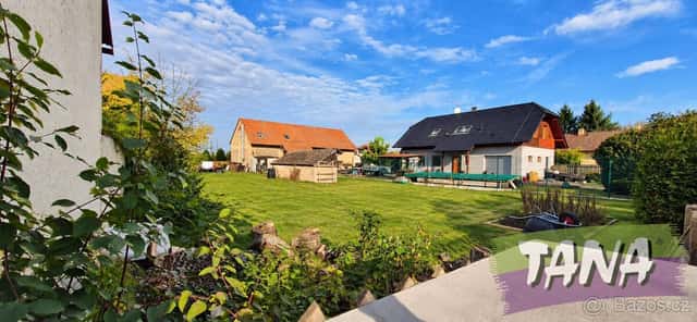 Prodej stavebního pozemku o výměře 829 m² v klidné části obc, okres Nymburk