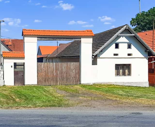 Prodej hospodářské usedlosti se 2 rodinnými domy, okres Klatovy