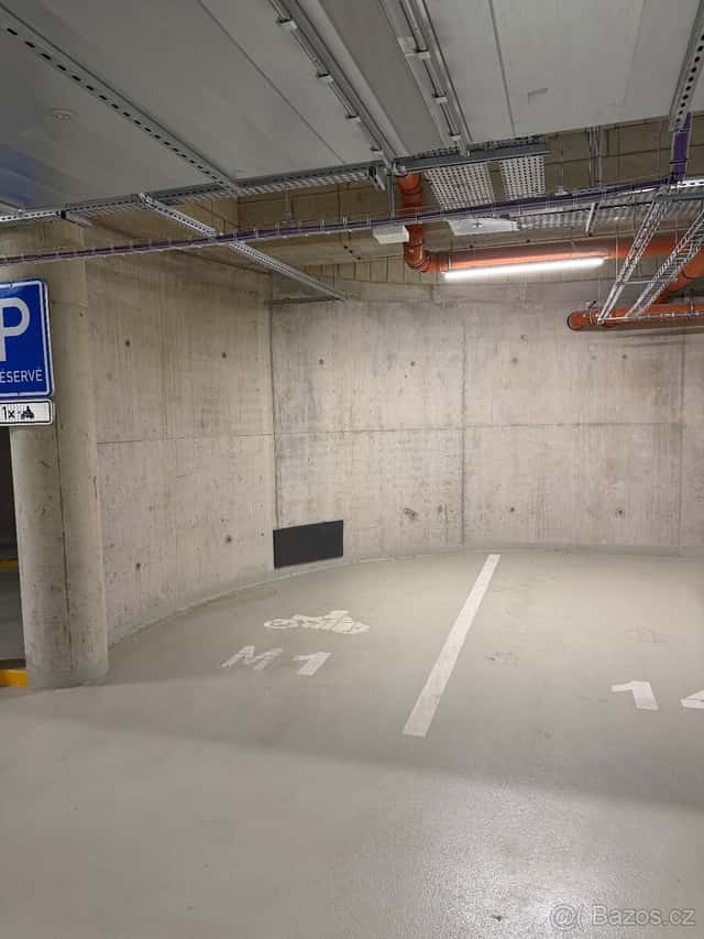 Parkovací místo v garáži, Opuštěná 4, okres Brno-město