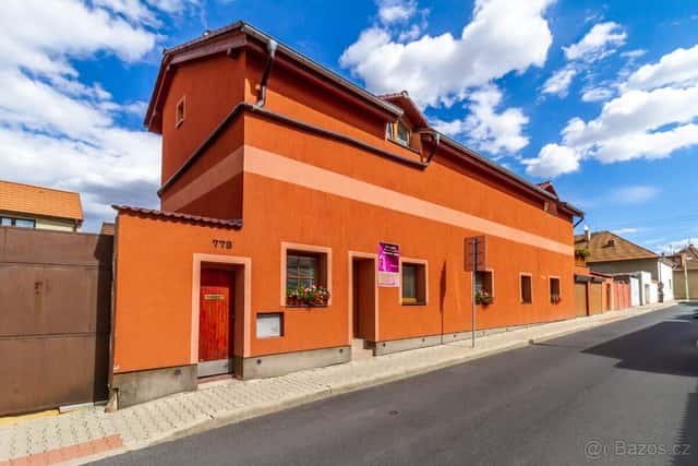 Unikátní investiční dům se 3 bytovými jednotkami., okres Kladno