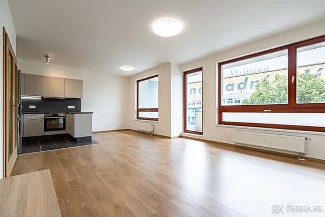 Pronájem bytu 3+kk, Ocelářská, Vysočany, 32900 Kč/měs, 82 m2, Praha 3