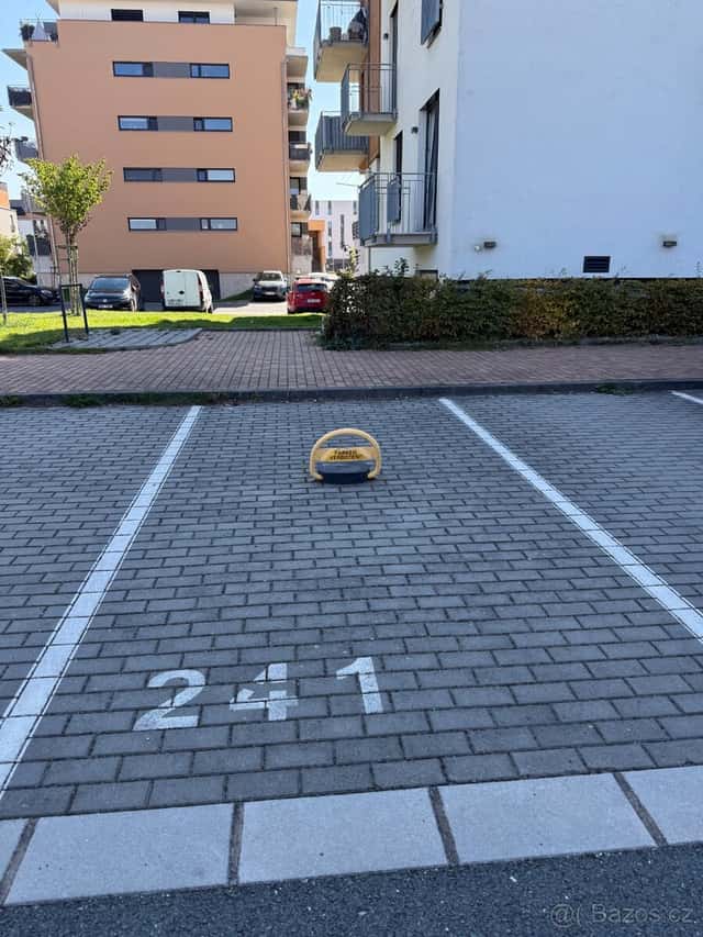 Pronájem venkovního park. stání, okres Hradec Králové