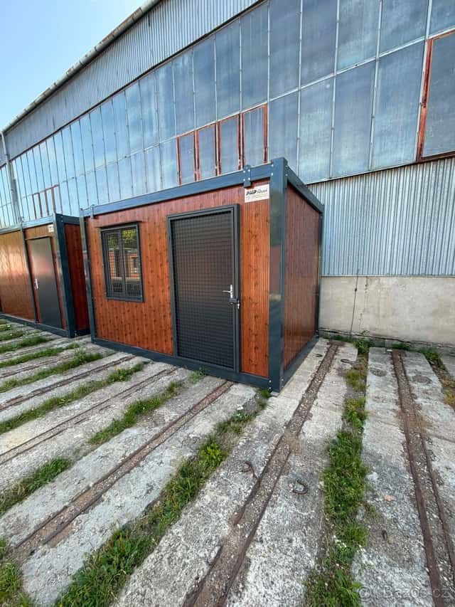Kontejner o rozměru 2,4 x 4 m s mřížemi, okres Vyškov