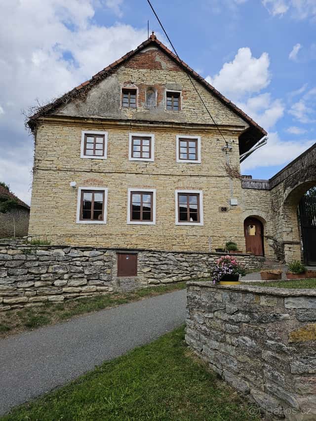 Prodám bývalou zemědělskou usedlost, okres Ústí nad Orlicí