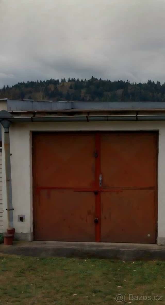 Garáž 21m2 v osobním vlastnictví, okres Písek