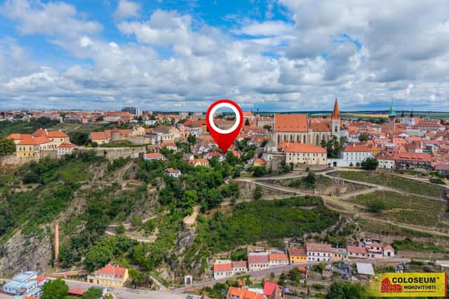Znojmo, RD 3+1 a 1+kk, parkovací místo, dvorek, sklad, dílna, okres Znojmo