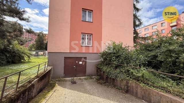 Prodej garáže v centru Třince, ul. kpt. Nálepky, 136513, okres Frýdek-Místek