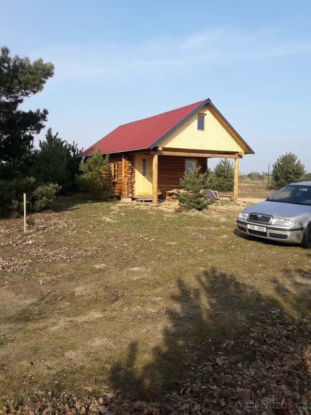 Roubená chata na rozebrání, okres Litoměřice