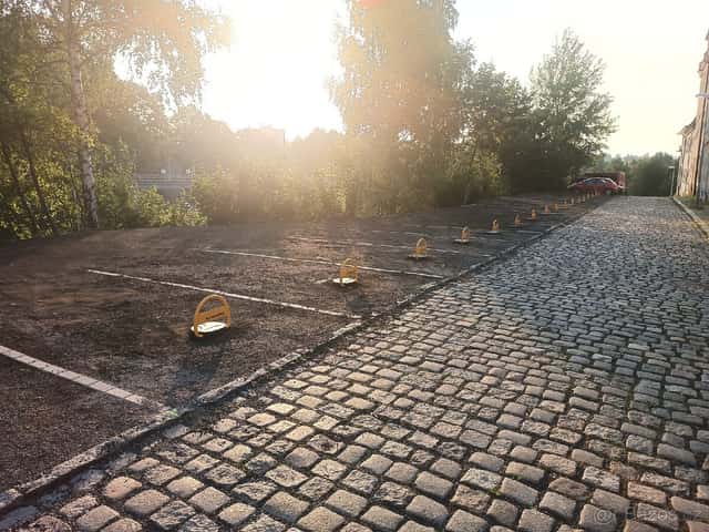 Parkovací místa v centru Liberce, okres Liberec