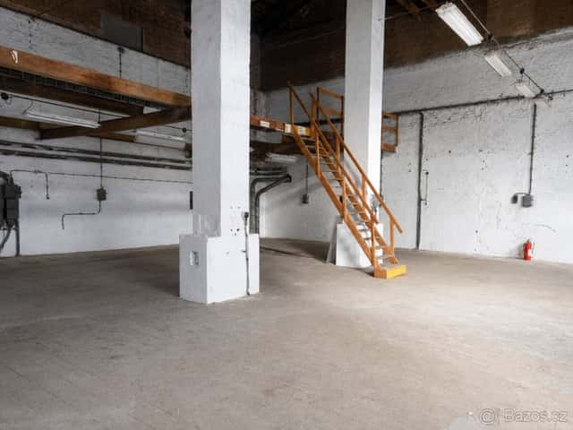 Pronájem skladu 396 m²-35 km severně od Prahy PŘÍMÝ MAJITEL,, okres Kladno