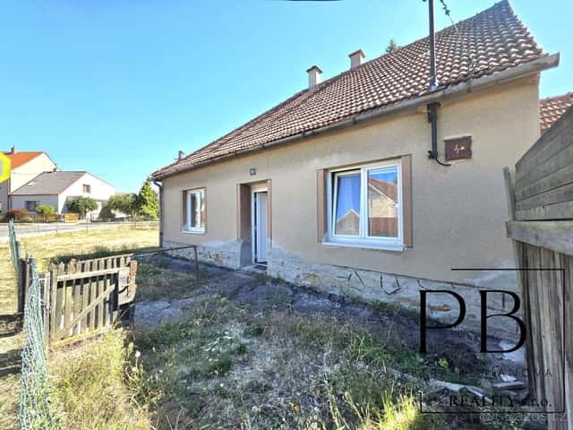 Rodinný dům k rekonstrukci, Rapotice – pozemek 398 m², okres Třebíč
