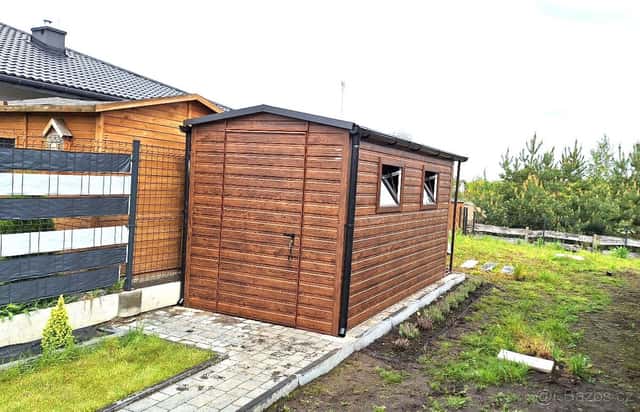Zahradní domek 2×4m+přístřešek Zlatý dub „pichlavý BODLAK", Praha 1