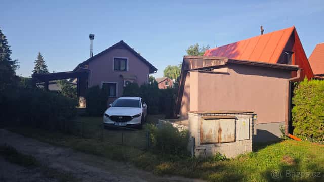 Zděná patrová chata u Kolína, chatová osata Mlýnek, okres Kolín