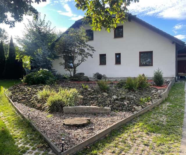 pronájem samostatné poloviny rodinného domu s vlastním vchod, okres Žďár nad Sázavou