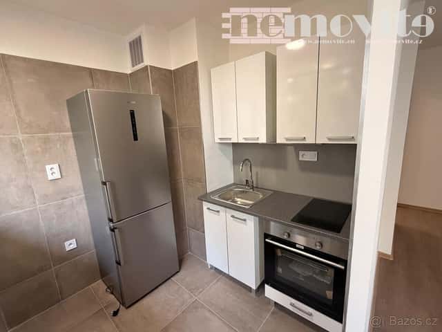 Pronájem bytu 1+kk 28 m², Pardubice - Polabiny, ev.č. 02671, okres Pardubice