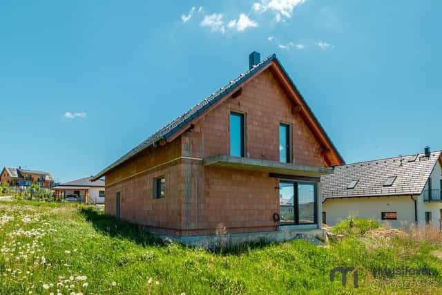Prodej dvougeneračního domu 194 m2, pozemek 1 131 m2, okres Český Krumlov