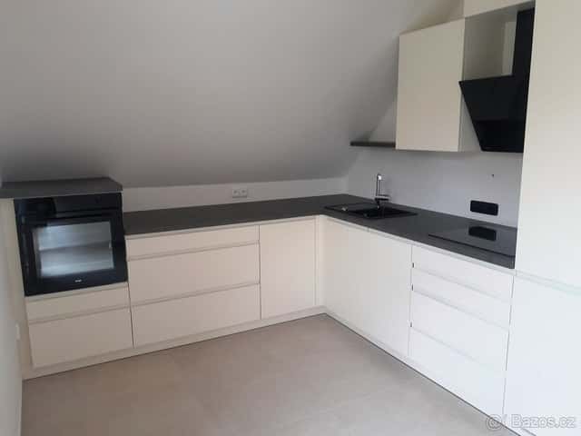 3+1, 82m2, P5, Smíchov, U Malvazinky, mezonetový byt po reko, Praha 5