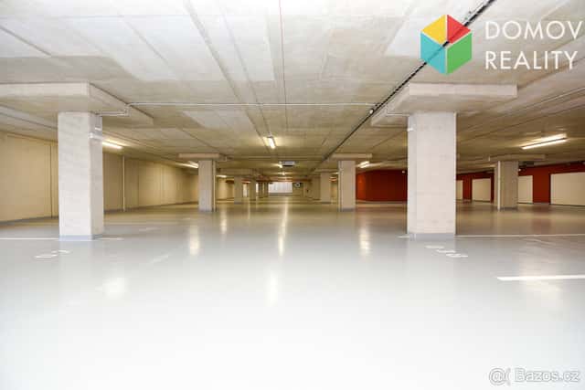 Parkovací místo ve společné garáži bytového domu, Beroun, okres Beroun
