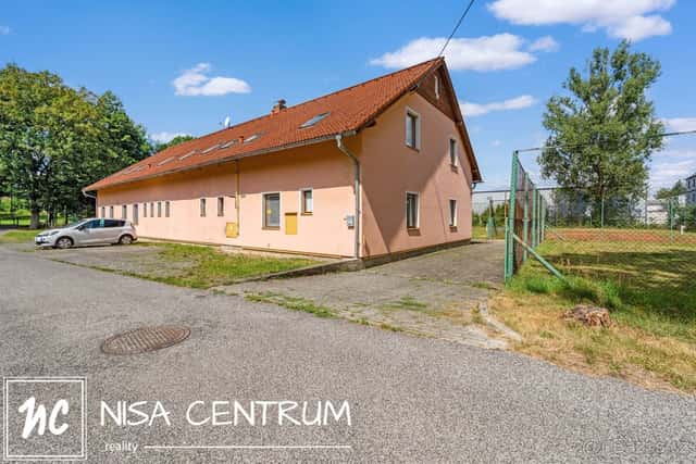Prodej rozlehlého sportovního areálu 760 m² s pozemky o veli, okres Liberec