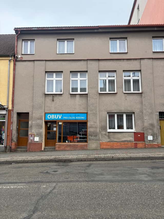 Prodej řadového domu s obchodem, okres Písek