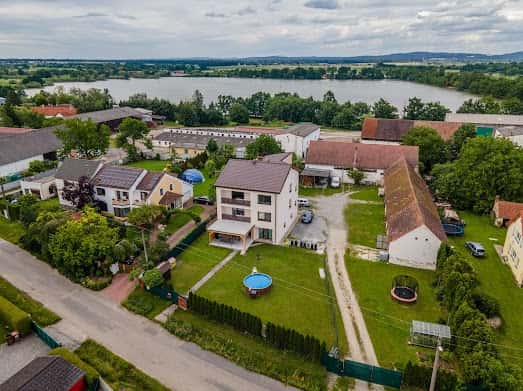 Prodej 2 Rodinných domu a stodoly v Haklových Dvorech 5, okres České Budějovice
