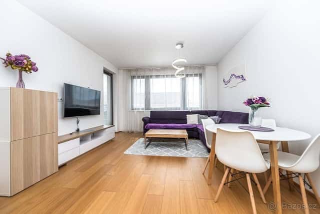 Dlouhodobý pronájem vybaveného bytu v klidné lokalitě, Praha 8