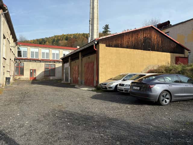 K pronájmu velká garáž, dílna, okres Sokolov
