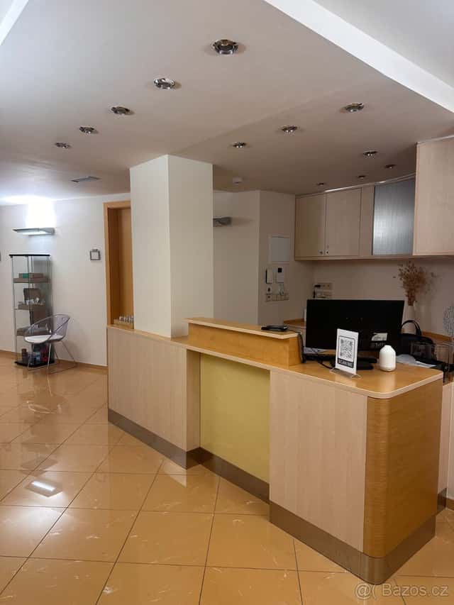 Pronájem prostor na zavedené klinice – Praha, Praha 5