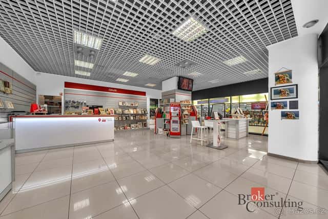 Pronájem, komerční/obchodní prostory, 97.5 m2, Dukelská tříd, okres Hradec Králové