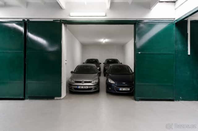 Garáž pro 4 vozidla s elektřinou - 45m2 - Mnichovo Hradiště, okres Mladá Boleslav