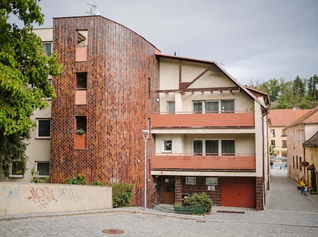 Pronájem prostorného bytu 3+kk s balkonem – Kotlářská, Třebí, okres Třebíč