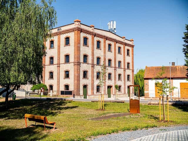Pronájem výjimečného prostoru k podnikání nedaleko dálnice D, okres Pardubice