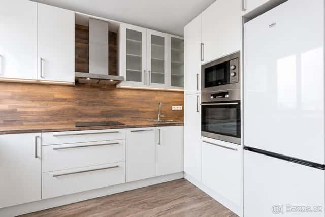 Pronájem bytu 3+1 s lodžií, klimatizací a vybavením, okres Hodonín