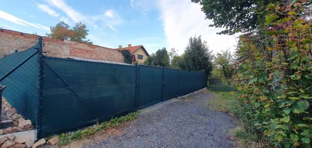 Parkovací stání a skladovací prostor, okres Beroun